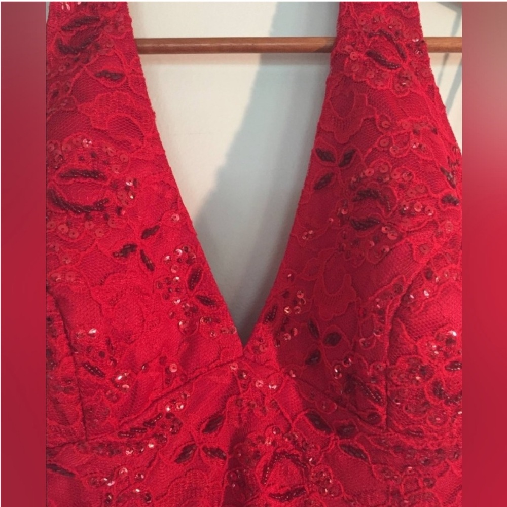 Chic Backless Red Evening Dress - image 3